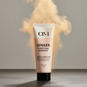 YABUKO Ingvera attīrošs matu šampūns CP-1 Ginger Purifying, baltas un zaļas iepakojuma iepakojums ar zāļu sastāvdaļām