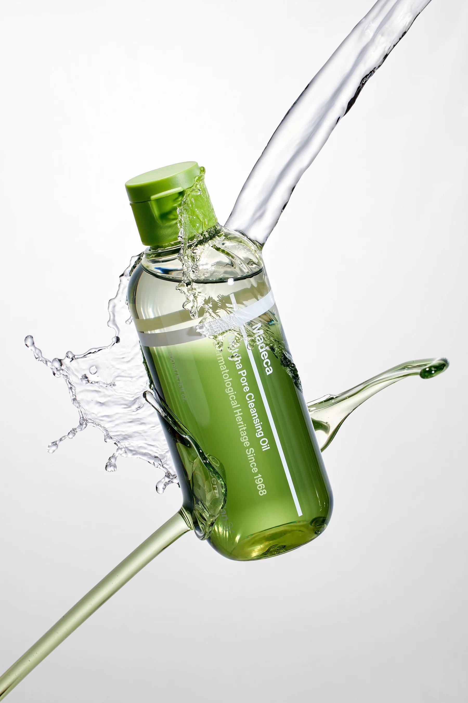 Attīroša sejas eļļa porām ar matcha – Centellian24 Madeca Matcha