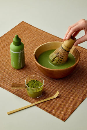 Sejas pīlinga gels ar matcha no YABUKO Centellian24 Madeca Matcha, tīrīšanas un tonizējoša līdzekļa zila iepakojuma attēls