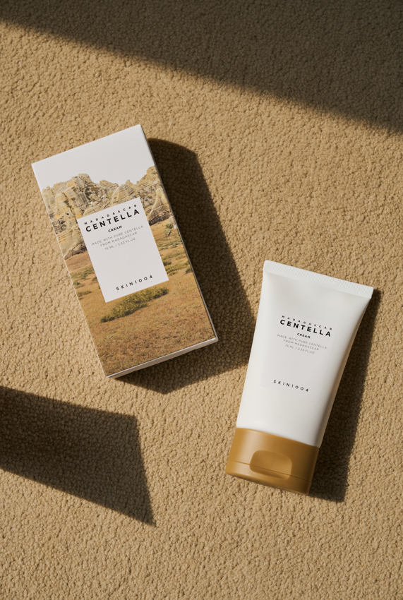 Jutīgas ādas mitrinošs SKIN1004 Centella krēms no YABUKO, 75ml, ar dabīgām sastāvdaļām un krēmīgu tekstūru