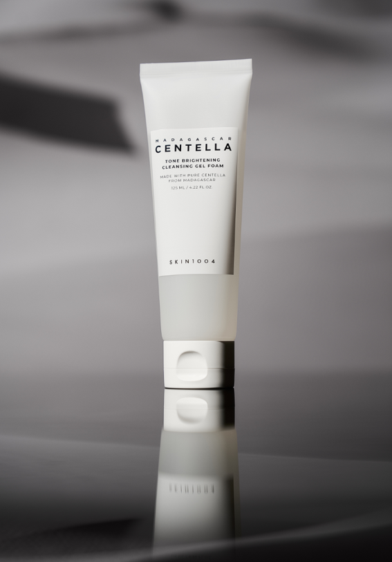 YABUKO SKIN1004 Madagascar Centella attīrošas želeja-putas sejas līdzeklis, 125ml, baltas želejas ar putas tekstūra.