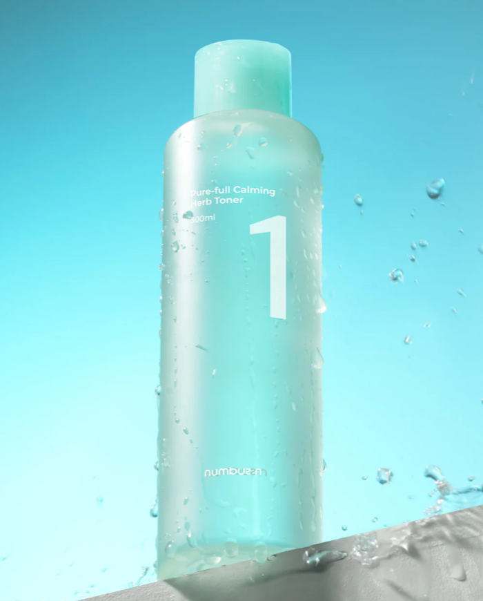 Nomierinošs augļu toniks YABUKO Numbuzin No.1 Pure-Full Calming Herb, ērti uzklāšanai uz sejas, ar dabīgām sastāvdaļām.