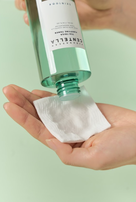 Attīrošs SKIN1004 Madagascar Centella Tea-Trica toniks ar 210 ml tilpumu, piemērots ādas attīrīšanai.