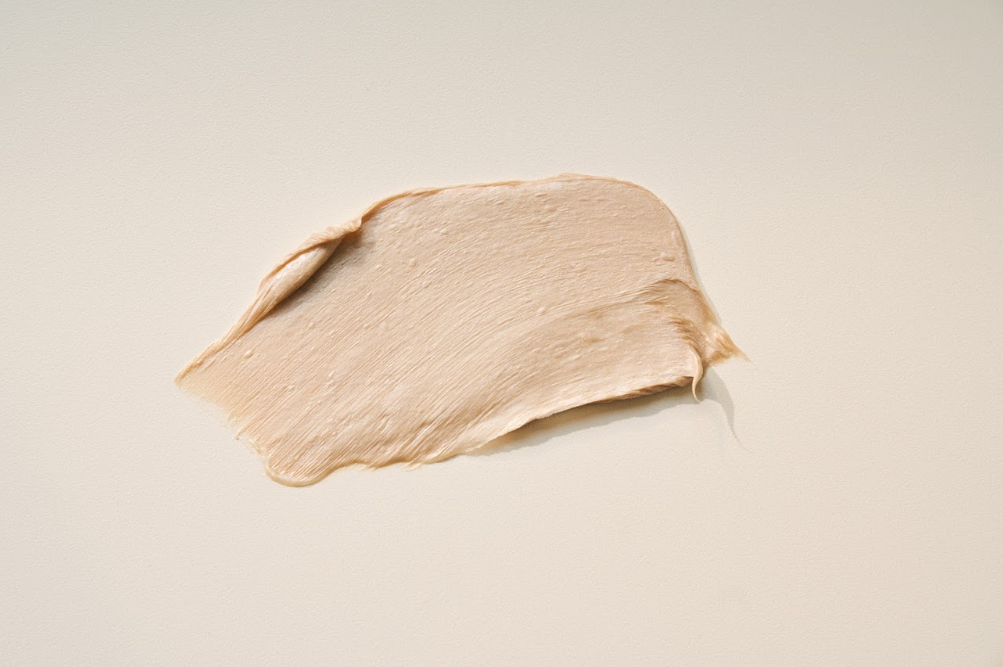 YABUKO SKIN1004 Madagascar Centella Ampoule Foam 125ml uz sūkņu iepakojuma ar zaļas krāsas iepakojumu un uzrakstu.