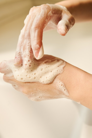 YABUKO SKIN1004 Madagascar Centella Ampoule Foam, 125ml, zīdainai sejas putu ar centellas sastāvdaļām.