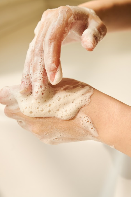 YABUKO SKIN1004 Madagascar Centella Ampoule Foam, 125ml, zīdainai sejas putu ar centellas sastāvdaļām.