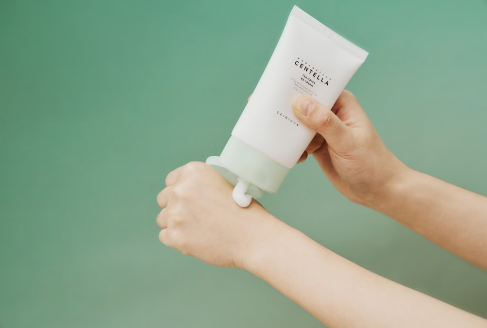 Nomierinošs B5 krēms SKIN1004 Madagascar Centella Tea-Trica, 75ml, mitrinošs un koptējošs ādas kopšanas līdzeklis.