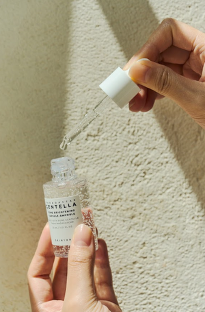 YABUKO SKIN1004 Madagascar Centella tonizējoša kapsulu ampula, 30 ml, ādas izgaismošanai un mitrināšanai.