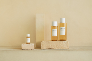 Mitrinošs SKIN1004 Madagascar Centella Toning Toner YABUKO ar 210 ml pudeli, paredzēts ādas mitrināšanai un tonizēšanai.