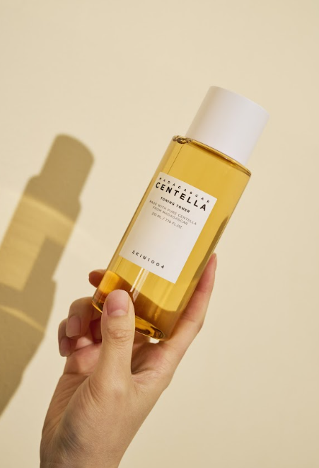 Mitrinošs SKIN1004 Madagascar Centella toniks YABUKO, 210ml, uz ādas, ar dabīgām sastāvdaļām, piemērots ikdienas kopšanai.