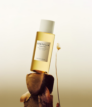 YABUKO SKIN1004 Madagascar Centella mitrinošs toniks, 210ml, skats uz pudeli ar zaļu etiķeti un balto vāciņu