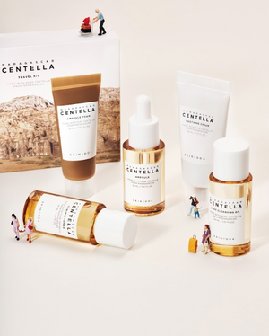 Ceļojumu sejas kopšanas komplekts SKIN1004 Madagascar Centella no YABUKO, ieskats uz iepakojumu un produktu.