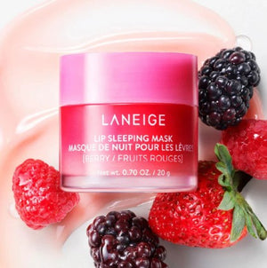 Nakts lūpu maska YABUKO LANEIGE Lip Sleeping Mask EX Berry 20g ar sarkanām ogu sastāvdaļām un gludinošu tekstūru.