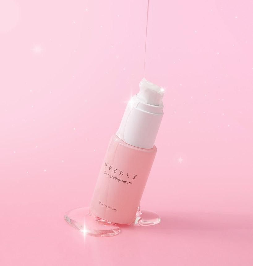YABUKO Needly Glow Peeling Serums 30ml, bieza pudelē ar seruma toni, uzsverot mirdzumu un ādas kopšanas sastāvdaļas.